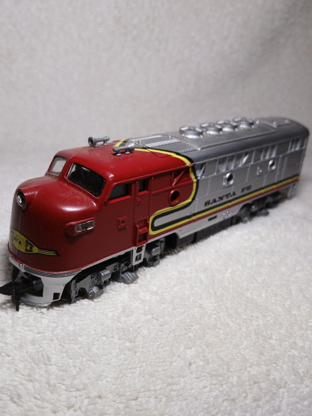Santa Fe Red & Silver Toy Train Locomotive - Classic Rail Engine.